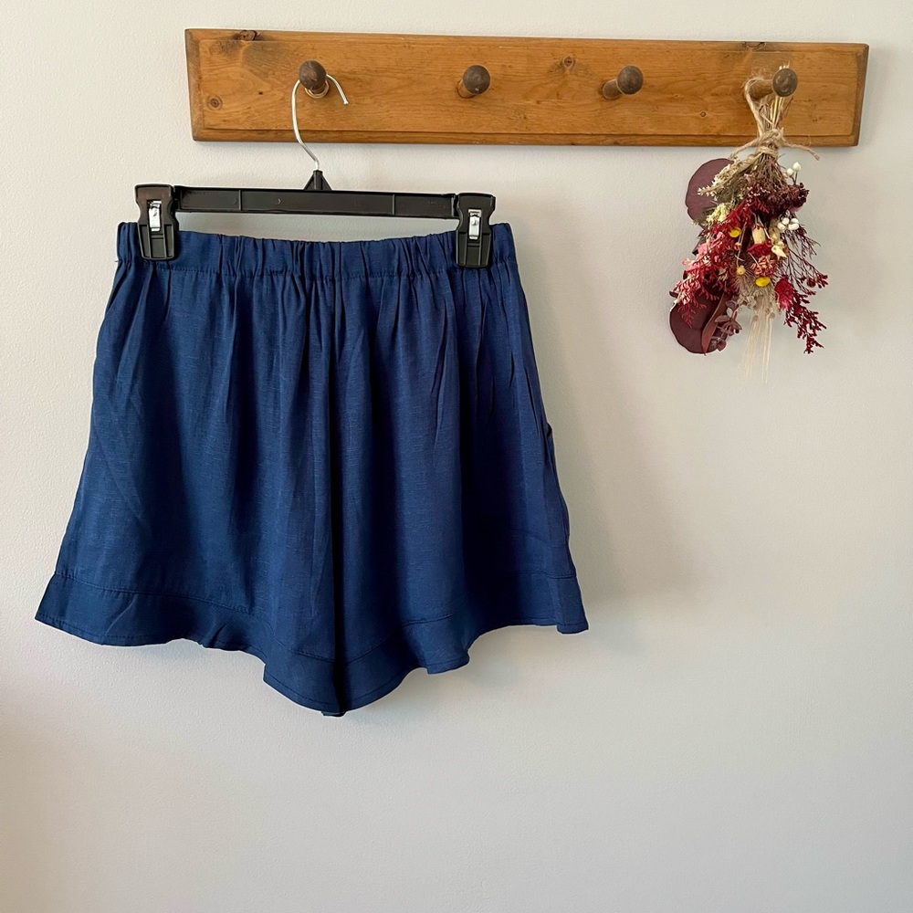 Basico Ruffled Navy Shorts - Picture 2 of 2